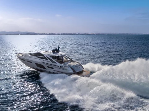 Pershing 7X Exterior (img-10)