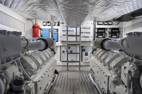 Pershing 7X Exterior (img-7)