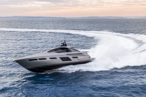 Pershing 7X Exterior (img-14)