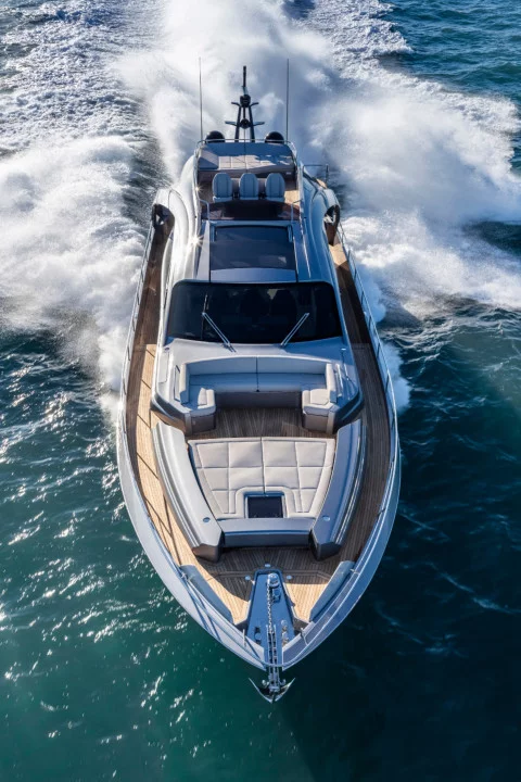 Pershing 8X Exterior (img-18)
