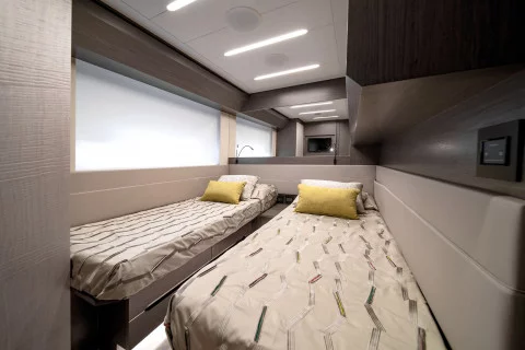 Pershing 8X Exterior (img-13)