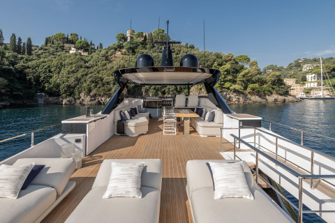 Ferretti INFYNITO 80 Exterior (img-14)