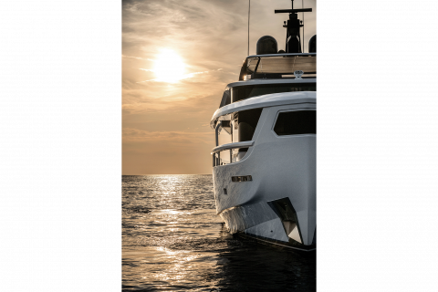 Ferretti INFYNITO 80 Exterior (img-17)