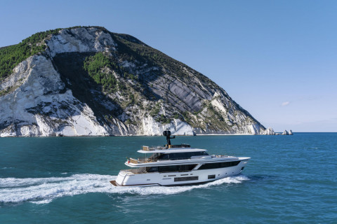 Custom Line Navetta 30 Exterior (img-5)