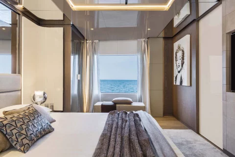 Custom Line Saetta 106´ Exterior (img-9)