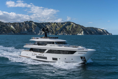 Custom Line Navetta 30 Exterior (img-1)