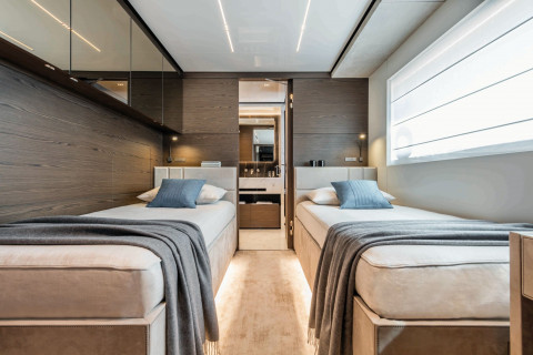 Custom Line Navetta 42 Exterior (img-35)