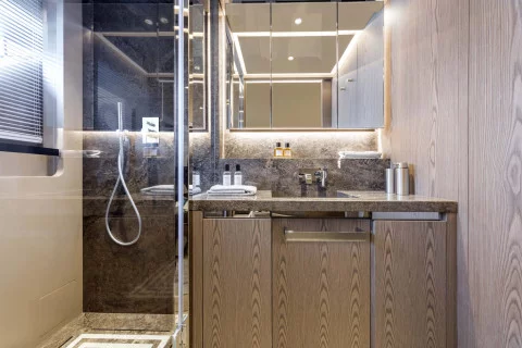 Custom Line Saetta 106´ Exterior (img-12)