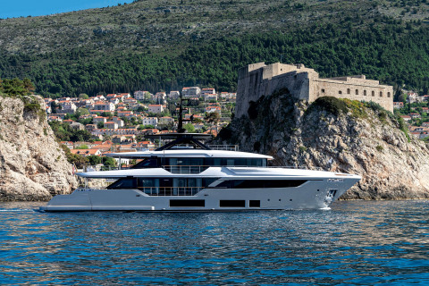 Custom Line Navetta 38 New Exterior (img-4)