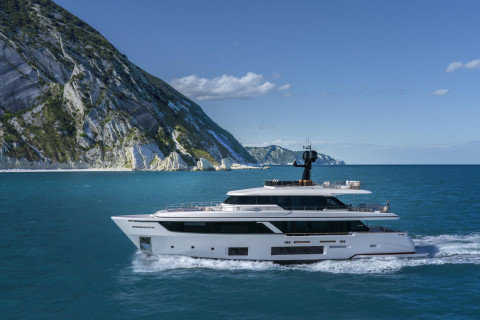 Custom Line Navetta 30 Exterior (img-7)