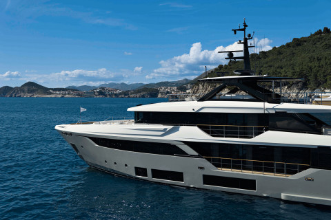 Custom Line Navetta 38 New Exterior (img-11)