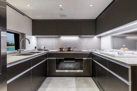 Custom Line Saetta 120´ Exterior (img-7)