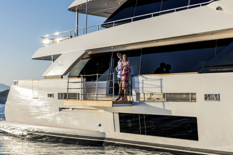 Custom Line Navetta 33 Exterior (img-1)