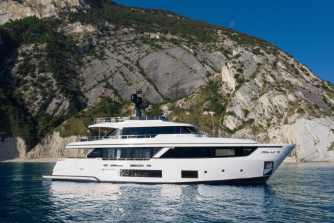 Custom Line Navetta 30 Exterior (img-6)