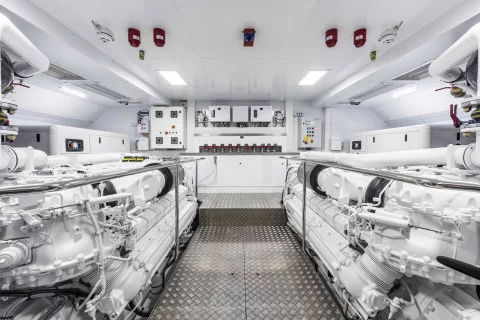 Custom Line Saetta 106´ Exterior (img-14)