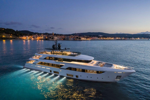 Custom Line Navetta 42 Exterior (img-17)