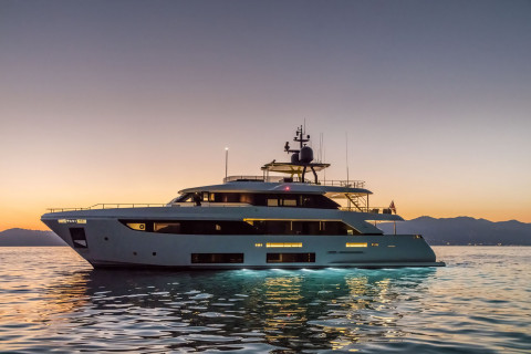 Custom Line Navetta 33 Exterior (img-18)