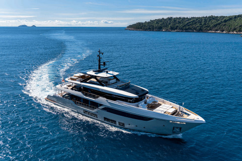 Custom Line Navetta 38 New Exterior (img-3)