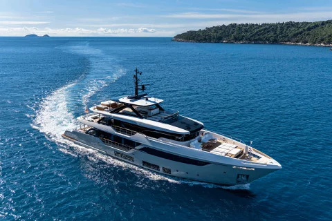 Custom Line Navetta 38 New Exterior (img-3)