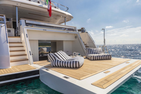 Custom Line Navetta 42 Exterior (img-13)