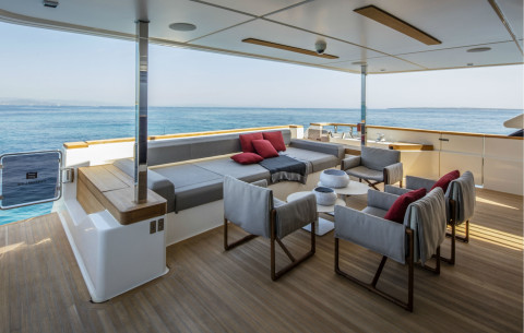 Custom Line Navetta 33 Exterior (img-13)