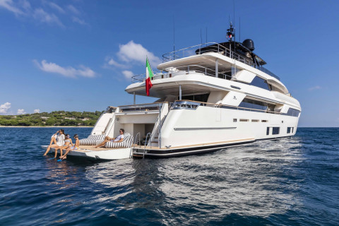 Custom Line Navetta 42 Exterior (img-3)