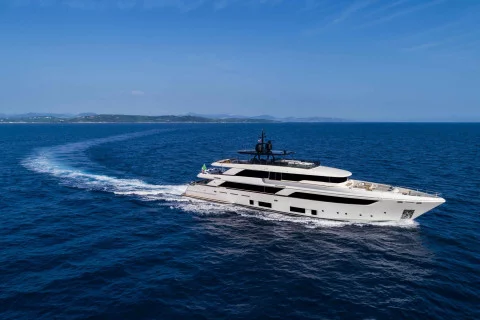 Custom Line Navetta 42 Exterior (img-6)