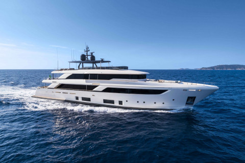 Custom Line Navetta 42 Exterior (img-10)