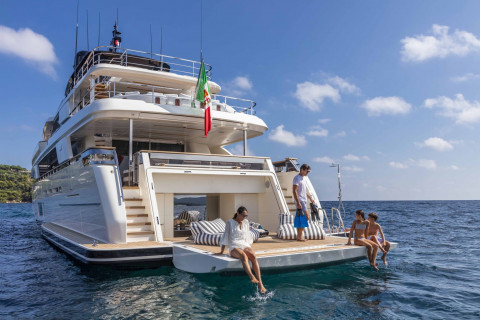 Custom Line Navetta 42 Exterior (img-33)