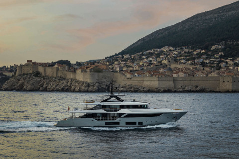 Custom Line Navetta 38 New Exterior (img-13)