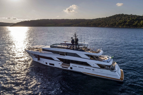 Custom Line Navetta 42 Exterior (img-22)