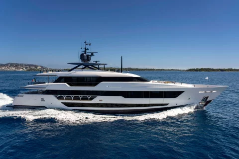 Custom Line Saetta 140' Exterior (img-7)