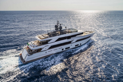 Custom Line Navetta 42 Exterior (img-1)