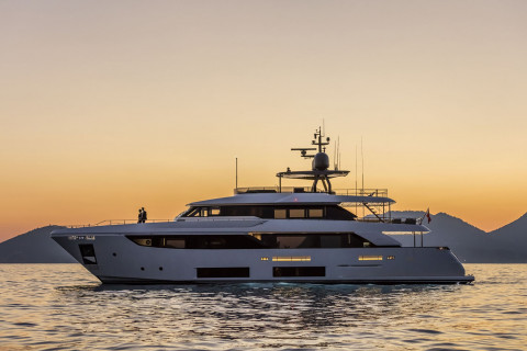 Custom Line Navetta 33 Exterior (img-9)