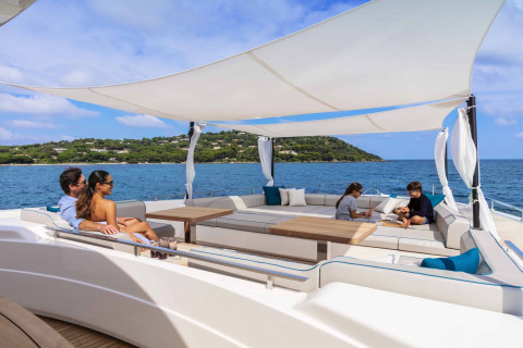 Custom Line Navetta 42 Exterior (img-21)