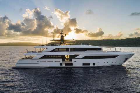 Custom Line Navetta 42 Exterior (img-13)