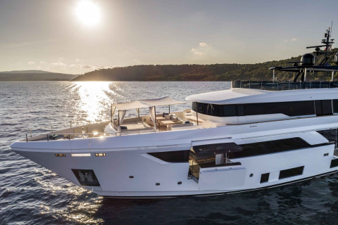 Custom Line Navetta 42 Exterior (img-19)