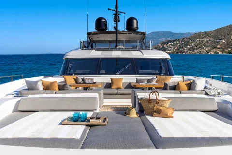 Custom Line Saetta 140' Exterior (img-27)