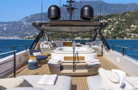 Custom Line Saetta 140' Exterior (img-18)