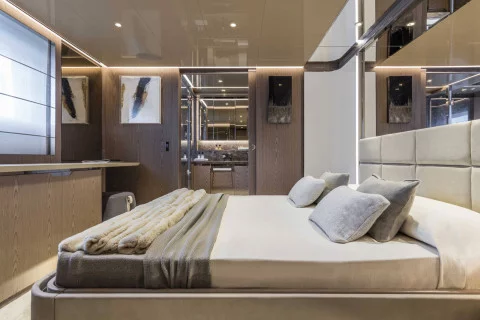 Custom Line Saetta 106´ Exterior (img-11)