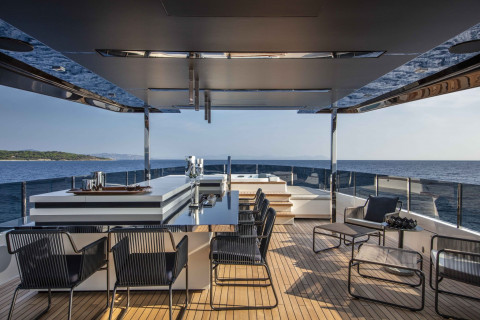 Custom Line Navetta 42 Exterior (img-17)