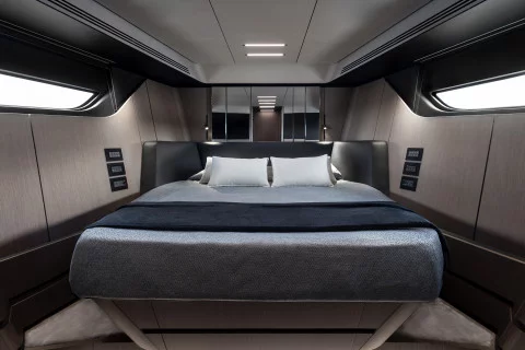 Pershing GTX 80 Exterior (img-8)