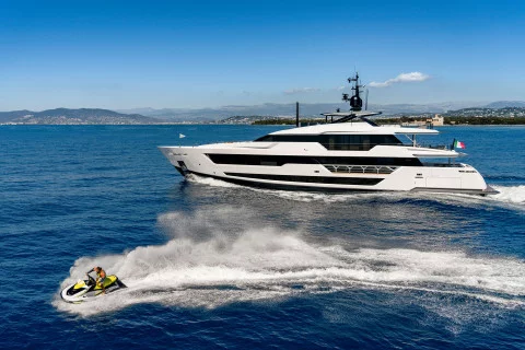 Custom Line Saetta 140' Exterior (img-10)