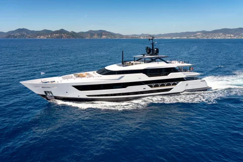 Custom Line Saetta 140' Exterior (img-5)