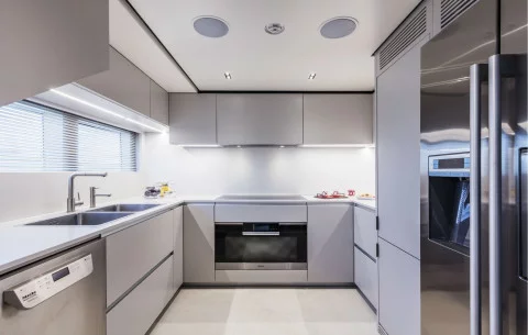 Custom Line Navetta 33 Exterior (img-4)