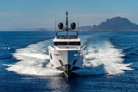 Custom Line Saetta 140' Exterior (img-8)