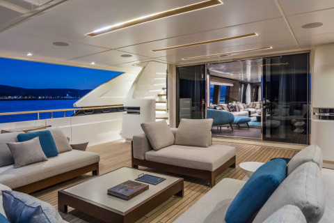 Custom Line Navetta 42 Exterior (img-12)