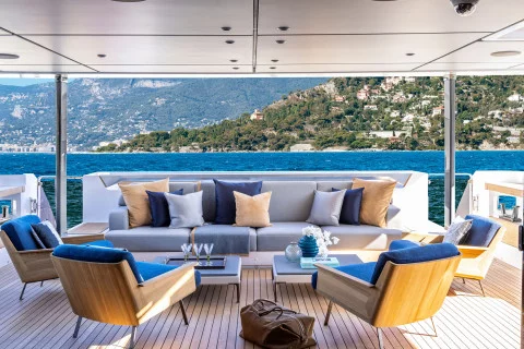 Custom Line Saetta 140' Exterior (img-3)