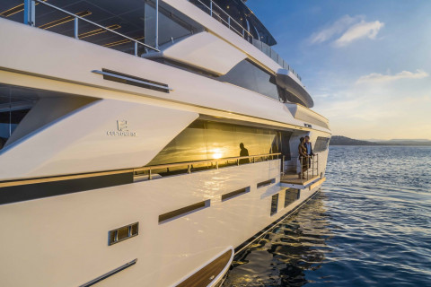 Custom Line Navetta 42 Exterior (img-12)