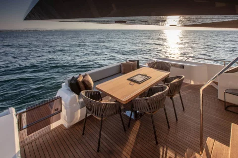 Ferretti 720 Exterior (img-17)